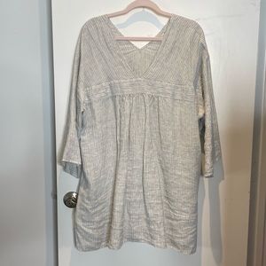 Eileen Fisher 100% linen top SZ l/xl V neck. Designed to be worn both ways.